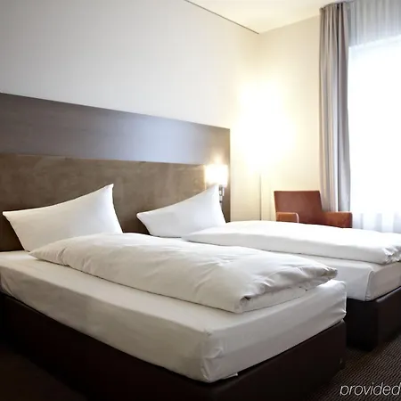 Intercityhotel Otel 4*